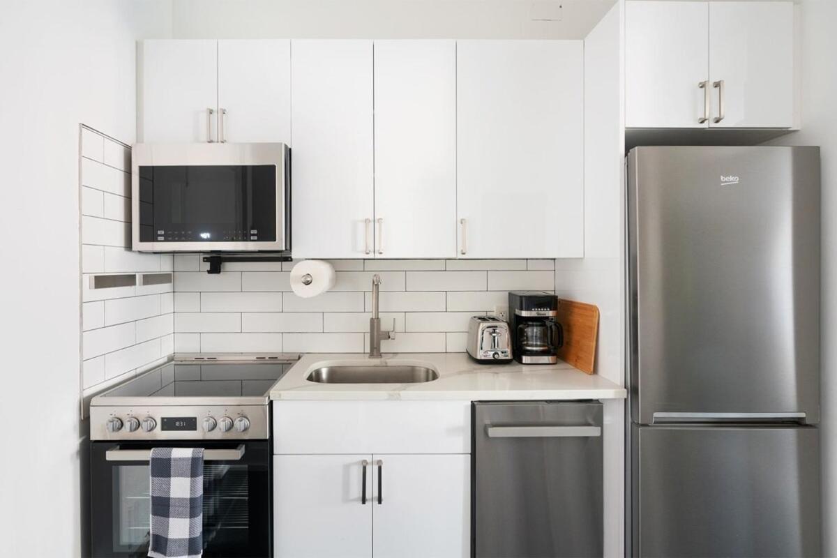 Апартаменты 444-5C Newly Renovated Studio Midtown West W&D Нью-Йорк Экстерьер фото